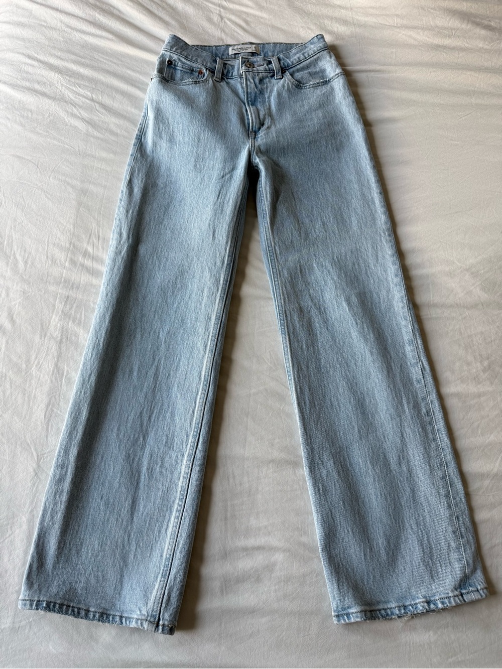 Abercrombie & Fitch The 90’s Relaxed Jean High Rise 25/0s